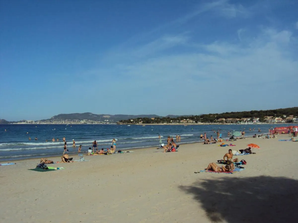 Entre Mer Et Campagne Le Beausset 0*,
