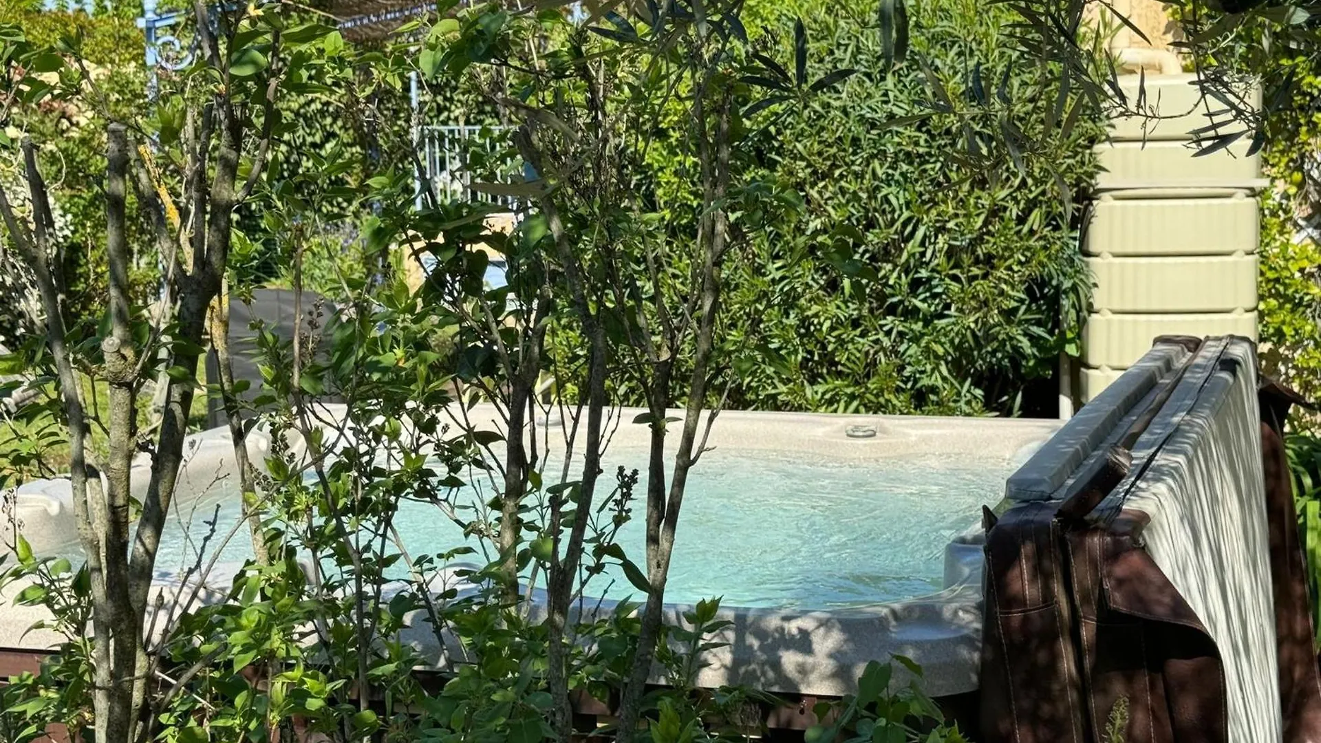 Entre Mer Et Campagne Le Beausset 0*,  France